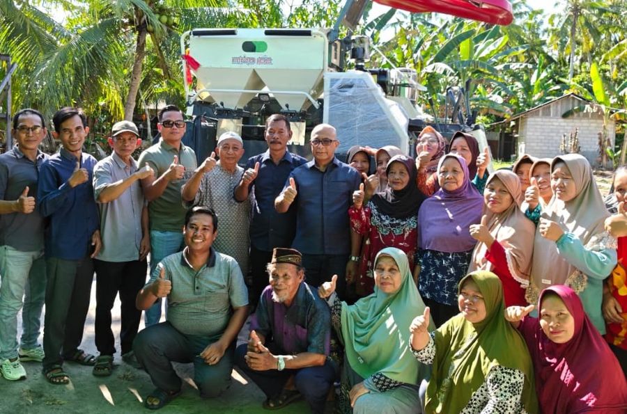 Bantuan Combine Harvester Menekan Biaya Produksi Pertanian